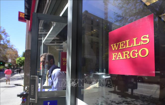 (Tư liệu) Một chi nhánh ngân hàng Wells Fargo tại Los Angeles, California, Mỹ. Ảnh: AFP/TTXVN