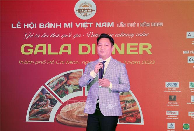 Ông Lê Trương Hiền Hòa, Phó giám đốc Sở Du lịch TP Hồ Chí Minh đánh giá đóng góp của thương hiệu Bánh mì trong tham gia phục vụ phát triển du lịch thành phố. Ảnh: Mỹ Phương - TTXVN