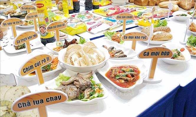 Bánh mì kết hợp với phong phú món ăn khác được các thương hiệu bánh mì công diễn tại Lễ hội Bánh mì Việt Nam lần thứ nhất, năm 2023. Ảnh: Mỹ Phương - TTXVN