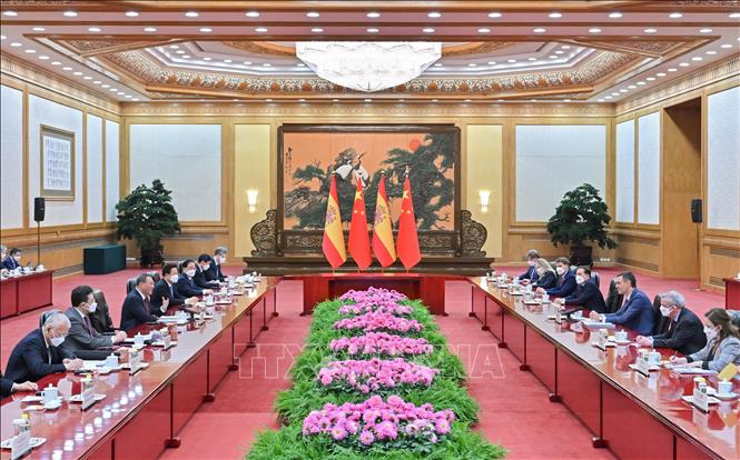 Thủ tướng Trung Quốc Lý Cường và Thủ tướng Tây Ban Nha Pedro Sanchez tại cuộc hội đàm ở Bắc Kinh ngày 31/3/2023. Ảnh: THX/ TTXVN