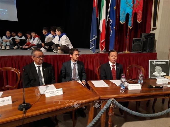 Tổng giám đốc WHO và đại diện Đại sứ quán Việt Nam tại Italy tại lễ khai trương. Ảnh: Thanh Hải-Trường Dụy - Pv TTXVN tại Italy