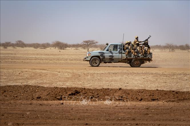 (Tư liệu) Binh sĩ Burkina Faso tuần tra tại khu vực Dori, ngày 3/2/2020. Ảnh: AFP/ TTXVN