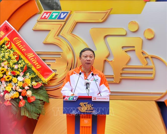 Phó Chủ tịch UBND TP. Hồ Chí Minh Dương Anh Đức phát biểu tại lễ khai mạc cuộc đua. Ảnh: Tuấn Đức - TTXVN