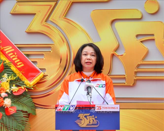 Phó Chủ tịch UBND TP. Hà Nội Vũ Thu Hà phát biểu tại lễ khai mạc cuộc đua. Ảnh: Tuấn Đức - TTXVN