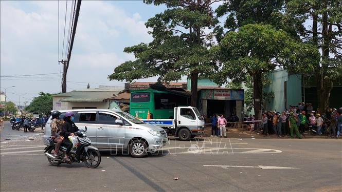 Trong ảnh: Hiện trường vụ tai nạn giao thông xảy ra tại Ngã 3 La Sơn, Phường Chi Lăng, Thành phố Pleiku, tỉnh Gia Lai. Ảnh: Quang Thái- TTXVN