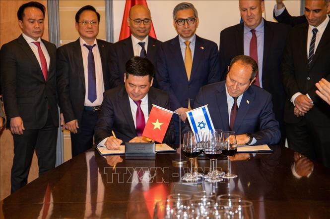 Vietnam and Israel on April 2 announce the conclusion of negotiations for their free trade agreement (FTA), creating a premise for the two countries to sign the deal right this year. VNA Photo: Vũ Hội