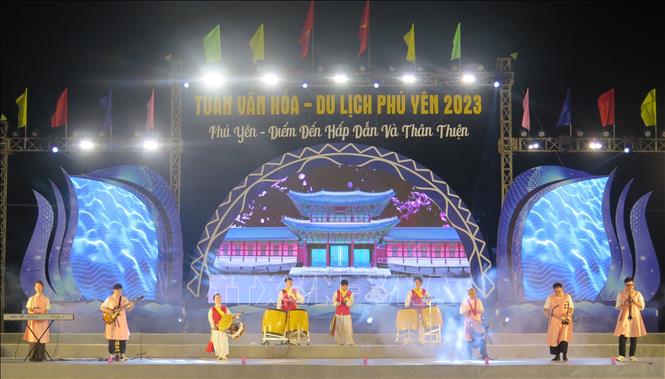 A performance at the event’s opening ceremony. VNA Photo: Tường Quân