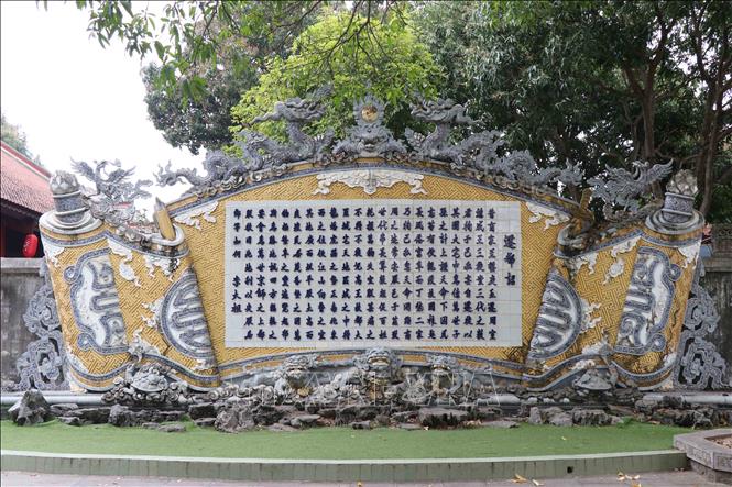 Trong ảnh: Chiếu dời đô tại Đền Đô. Ảnh: Thanh Thương- TTXVN