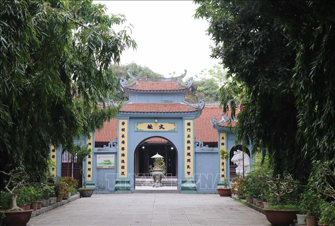 Trong ảnh: Nhà Văn chỉ thờ các quan văn dưới triều Lý tại Đền Đô. Ảnh: Thanh Thương- TTXVN