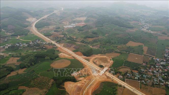 Nút giao đường cao tốc Tuyên Quang - Phú Thọ kết nối với cao tốc Nội Bài - Lào Cai với QL 2D thuộc xã Nhĩ Khê, huyện Yên Sơn, tỉnh Tuyên Quang. Ảnh: Vũ Sinh - TTXVN