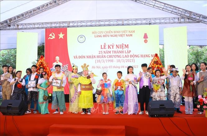 A fashion show performed by children from the Vietnam Friendship Village at the celebration. VNA Photo: Văn Điệp 