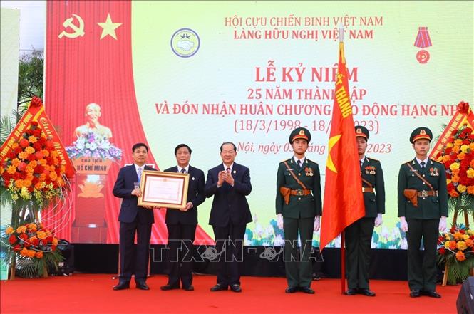 The Labour Order, second class, is presented to the Vietnam Friendship Village at the celebration. VNA Photo: Văn Điệp 