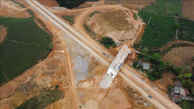 Nút giao đường cao tốc Tuyên Quang - Phú Thọ kết nối với cao tốc Nội Bài - Lào Cai với QL 2D thuộc xã Nhĩ Khê, huyện Yên Sơn, tỉnh Tuyên Quang. Ảnh: Vũ Sinh - TTXVN