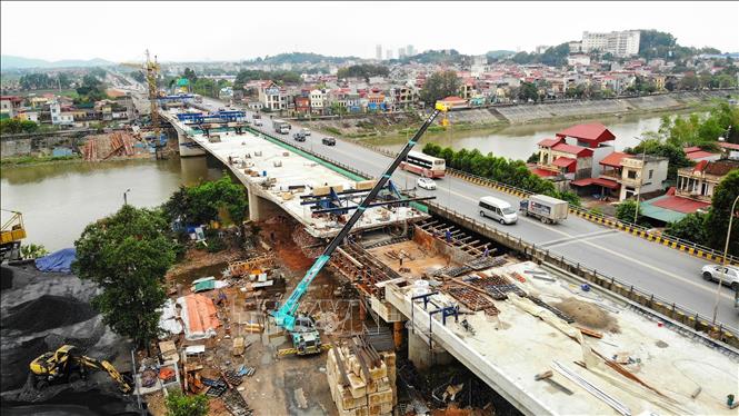 Trong ảnh: Dự án mở rộng cầu Như Nguyệt đã hoàn thành hơn 85% khối lượng công việc. Ảnh: Danh Lam-TTXVN