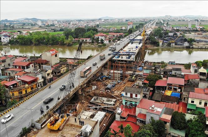 Trong ảnh: Dự án mở rộng cầu Như Nguyệt đã hoàn thành hơn 85% khối lượng công việc. Ảnh: Danh Lam-TTXVN