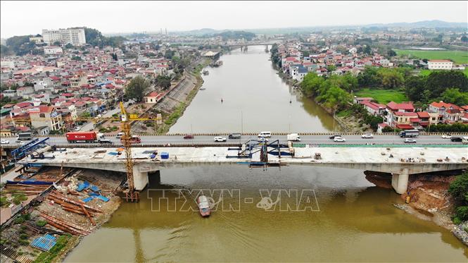 Trong ảnh: Dự án mở rộng cầu Như Nguyệt đã sẵn sàng hợp long. Ảnh: Danh Lam-TTXVN