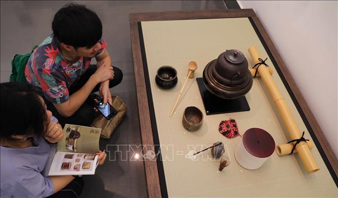 The display aims to introduce local people to Japanese culture by examining Yakishime from the earliest examples to contemporary works. VNA Photo: Thanh Tùng