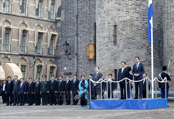 Thủ tướng Mark Rutte chủ trì Lễ đón Thủ tướng Nguyễn Tấn Dũng thăm chính thức Vương quốc Hà Lan (Amsterdam, 28/9/2011). Ảnh: Đức Tám - TTXVN