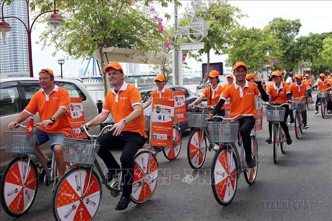 Ngày 26/5/2018, Đại sứ quán và Lãnh sự quán Hà Lan tại Việt Nam phối hợp với UBND thành phố Đà Nẵng tổ chức chương trình “Ngày hội Hà Lan”, với các hoạt động diễu hành xe đạp, giao lưu tìm hiểu về đất nước con người Hà Lan,... Ảnh: Trần Lê Lâm - TTXVN