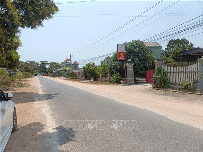 Đường Trần Hưng Đao, xã Cam An Bắc trở lại cảnh bình yên, ít xe ô tô hơn những ngày trước. Ảnh: Đặng Tuấn - TTXVN 