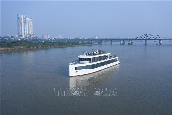 Jade of River cruise ship during a tour along the Red River in Hanoi. Photo by courtesy/VNA