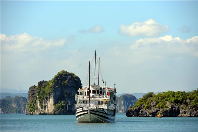 A cruise ship in Ha Long Bay, Quang Ninh province. Photo by courtesy/VNA