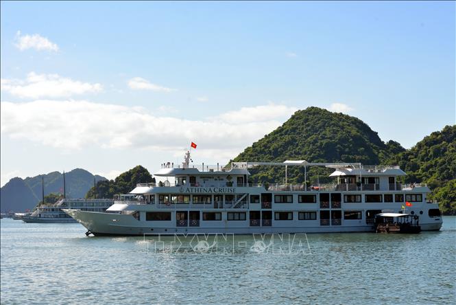A cruise ship in Ha Long Bay, Quang Ninh province. Photo by courtesy/VNA
