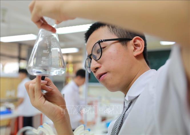 Nhà trường phấn đấu trở thành trung tâm đào tạo nhân tài của Thủ đô và cả nước; là nơi phát hiện những học sinh có tư chất thông minh, có năng khiếu để đào tạo bồi dưỡng. Ảnh: Thanh Tùng - TTXVN