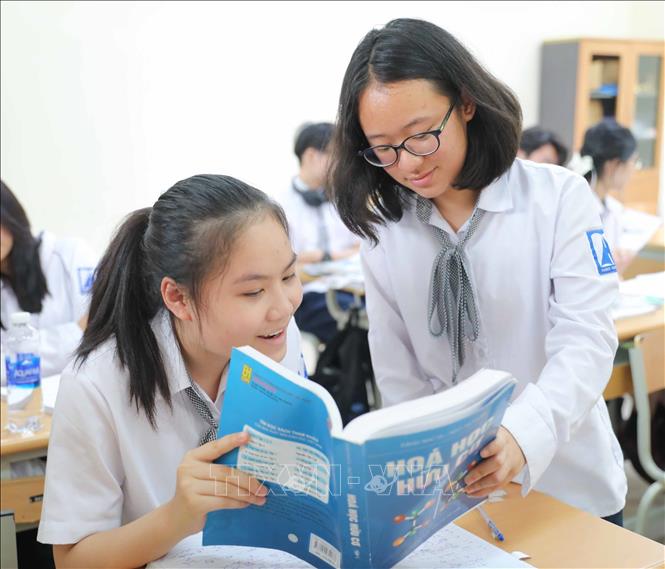 Ra đời và phát triển trong thời kỳ đất nước đổi mới, gần 40 năm qua, trường THPT chuyên Hà Nội- Amsterdam đã tạo được cho mình một hướng đi đúng, một khí thế phát triển mạnh mẽ để tiến vào thế kỷ XXI, xứng đáng là Trường THPT chuyên trọng điểm quốc gia, ngang tầm quốc tế. Ảnh: Thanh Tùng - TTXVN  