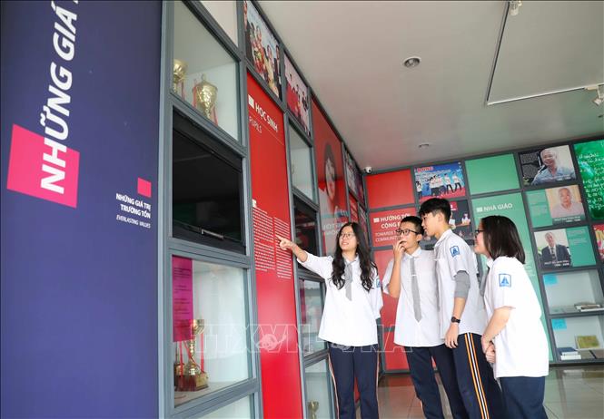 Không chỉ có một nền tảng tri thức vững chắc, học sinh trường Hà Nội - Amsterdam còn đặc biệt xuất sắc trong các hoạt động xã hội, trong các lĩnh vực Văn hoá nghệ thuật - TDTT với rất nhiều những bằng khen, huy chương, giải thưởng… trong nước và quốc tế. Ảnh: Thanh Tùng - TTXVN 