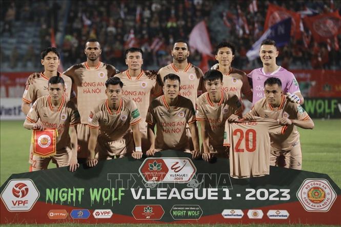 Đội hình ra sân của CLB CAHN. Ảnh: Minh Quyết - TTXVN