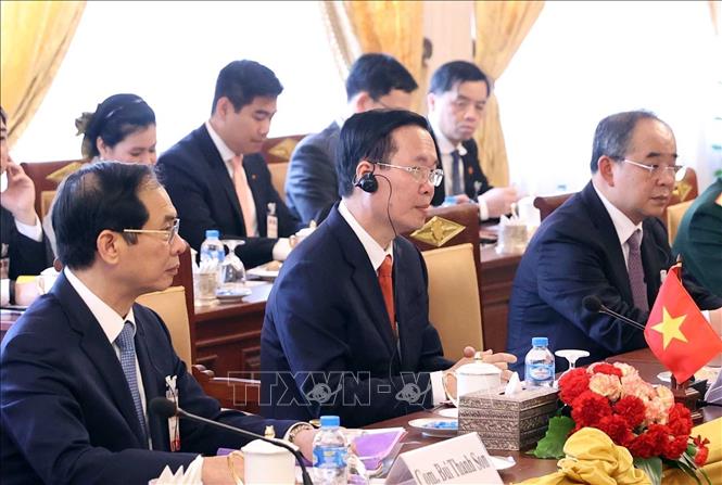 The Vietnamese delegation at the talks in Vientiane on April 10. VNA Photo: Thống Nhất