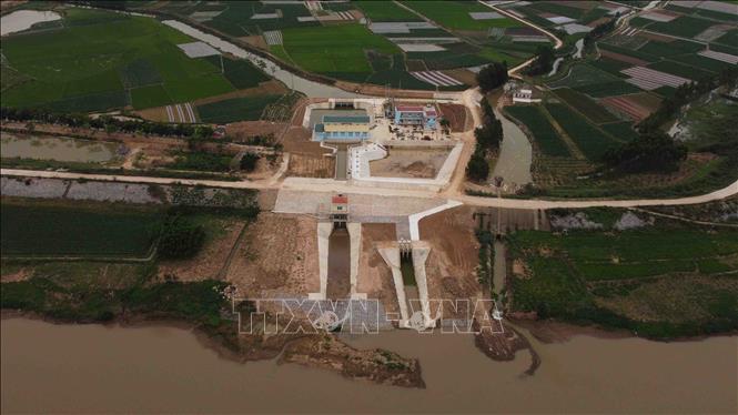 Trạm bơm tưới tiêu Khám Lạng thuộc xã Khám Lạng, huyện Lục Nam được đầu tư 79 tỷ đồng, phục vụ nước tưới và tiêu úng cho 37.000ha đất nông nghiệp của xã Khám Lạng (trạm bơm đã hoàn thành đưa vào sử dụng tháng 4/2023). Ảnh: Vũ Sinh - TTXVN