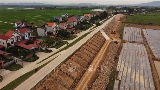 Kè Huyền Sơn có tổng vốn đầu tư hơn 5 tỷ đồng để nâng cau hiệu quả phòng chống thiên tai, đoạn từ k11+00 đến k11+975 thuộc xã Bắc Lũng, huyện Lục Nam. Ảnh: Vũ Sinh - TTXVN