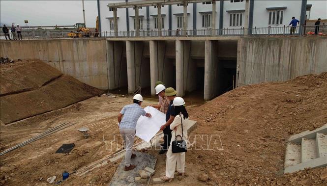 Trạm bơm Ngòi Mân thuộc xã Yên Sơn, huyện Lục Nam được đầu tư hơn 77 tỷ đồng, trạm bơn có nhiệm vụ tiêu úng cho 900ha đất nông nghiệp của xã Yên Sơn và xã Lan Mẫu. Ảnh: Phương Uyên - TTXVN phát