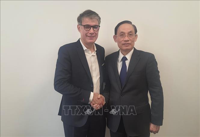 Đồng chí Lê Hoài Trung gặp ông Olivier Faure, Bí thư thứ nhất Đảng Xã hội Pháp. Ảnh : TTXVN phát
