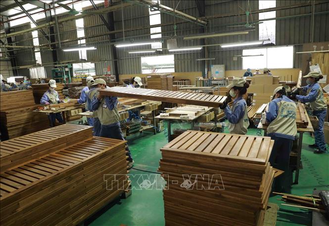 Công ty CP Woodsland Tuyên Quang ở Cụm công nghiệp Thắng Quân (huyện Yên Sơn, Tuyên Quang) tạo việc làm ổn định cho hơn 2.500 lao động tại địa phương. Ảnh: Vũ Sinh – TTXVN