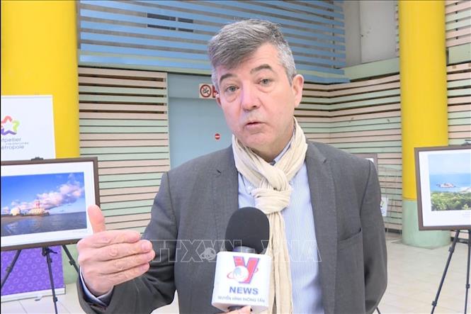 Tiến sĩ Jean-Philippe Eglinger, Viện nghiên cứu Ngôn ngữ và Văn minh phương Đông (INALCO) trả lời phỏng vấn của TTXVN. Ảnh: Nguyễn Thu Hà- P/v TTXVN tại Pháp