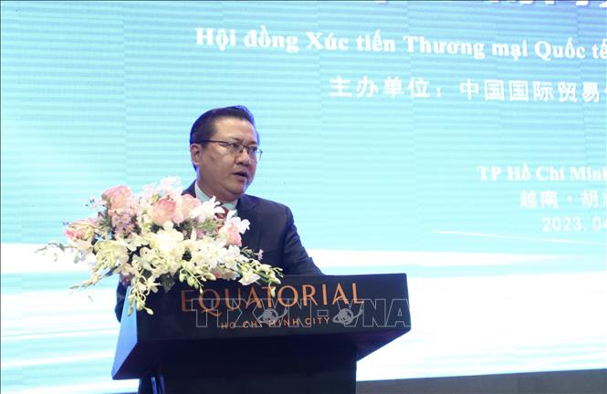 Trong ảnh: Ông Nguyễn Tuấn, Phó Giám đốc ITPC thông tin về hợp tác Việt Nam – Trung Quốc tại hội nghị. Ảnh: Xuân Anh -TTXVN