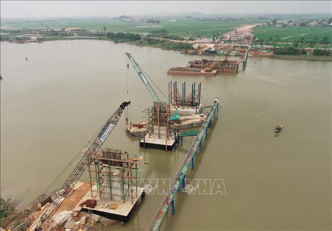 Trong ảnh: Toàn cảnh công trường thi công Cầu Đồng Việt nhìn từ phía tỉnh Hải Dương. Ảnh: Danh Lam -TTXVN