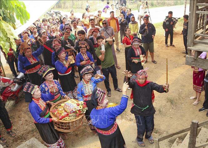 The festival also includes a rain praying ritual. VNA Photo: Xuân Tư