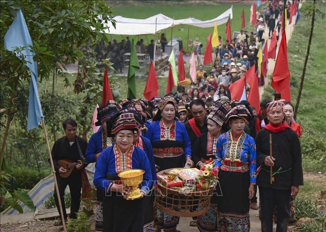 The festival also includes a rain praying ritual. VNA Photo: Xuân Tư
