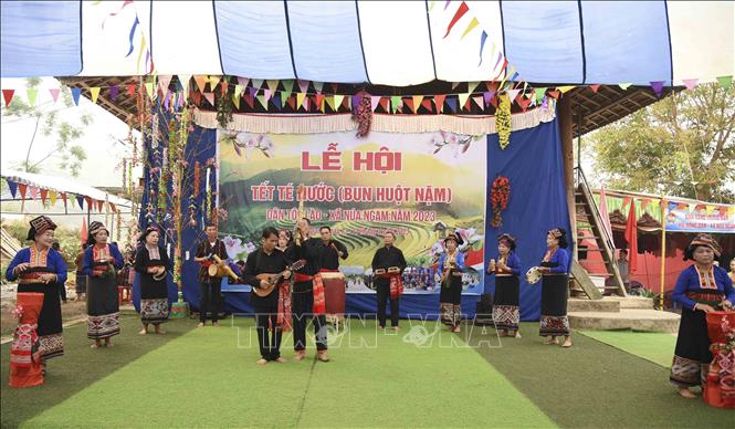 Traditional dances and songs of Lao ethnics are performed during the festival. VNA Photo: Xuân Tư