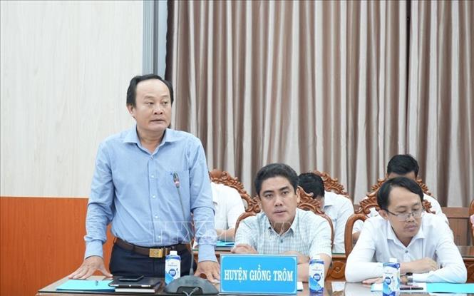 Lãnh đạo huyện Giồng Trôm phát biểu tại hội nghị. Ảnh: Công Trí - TTXVN