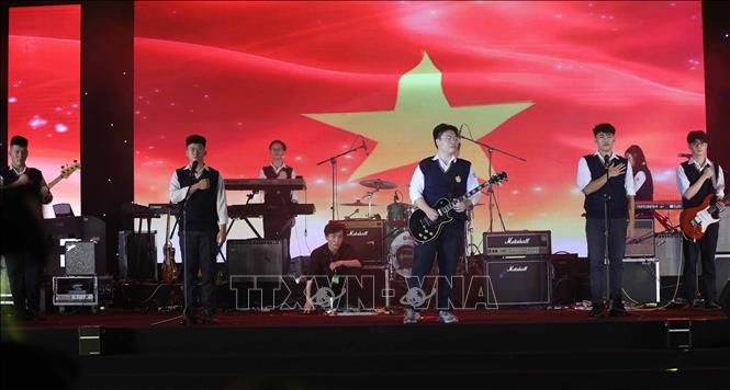 Tiết mục dự thi chung khảo của ban nhạc 05UG (trường THPT Việt Đức) dành giải Nhất liên hoan. Ảnh: Thanh Tùng - TTXVN