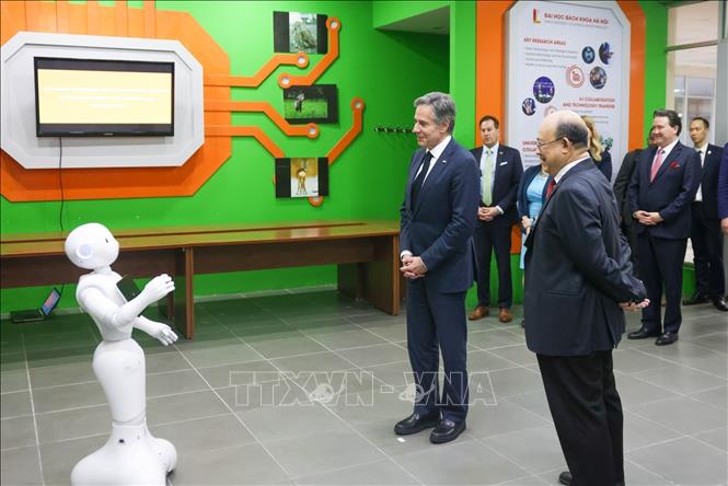 US Secretary of State Antony Blinken visits the Hanoi University of Science and Technology. Photo by courtesy/VNA 