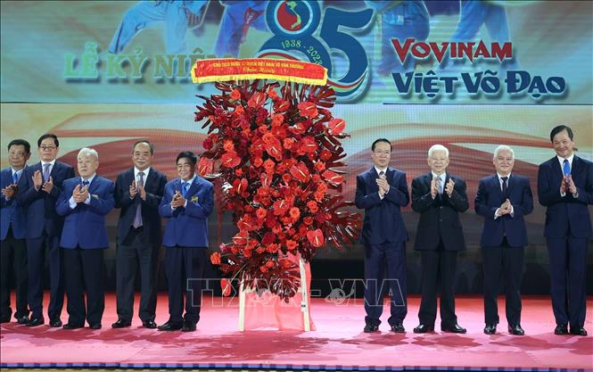 President Vo Van Thuong congratulates the Vovinam masters. VNA Photo: Thống Nhất 