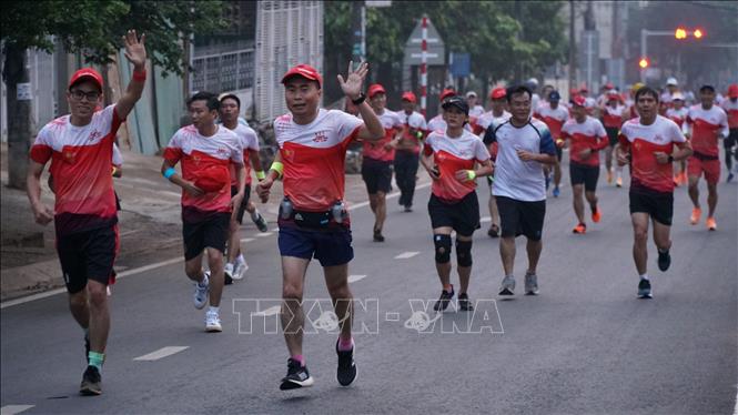 Các vận động viên tham gia Chương trình chạy đồng hành vì “Bình yên biên giới”.
Ảnh: Hoài Nam - TTXVN