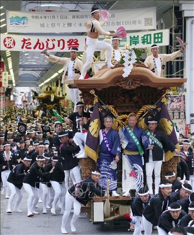 (tư liệu) Xe diễu hành Danjiri truyền thống trong một lễ hội ở Osaka, Nhật Bản, ngày 17/9/2021. Ảnh: Kyodo/TTXVN