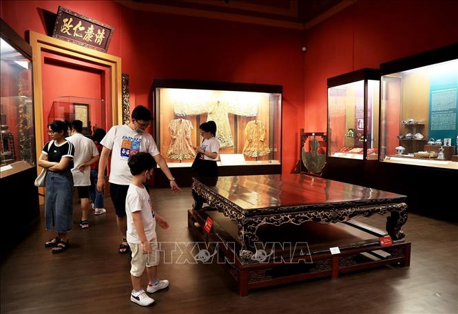 Trong ảnh: Khách tham quan Bảo tàng Lịch sử Thành phố Hồ Chí Minh. Ảnh: Nhật Bình - TTXVN